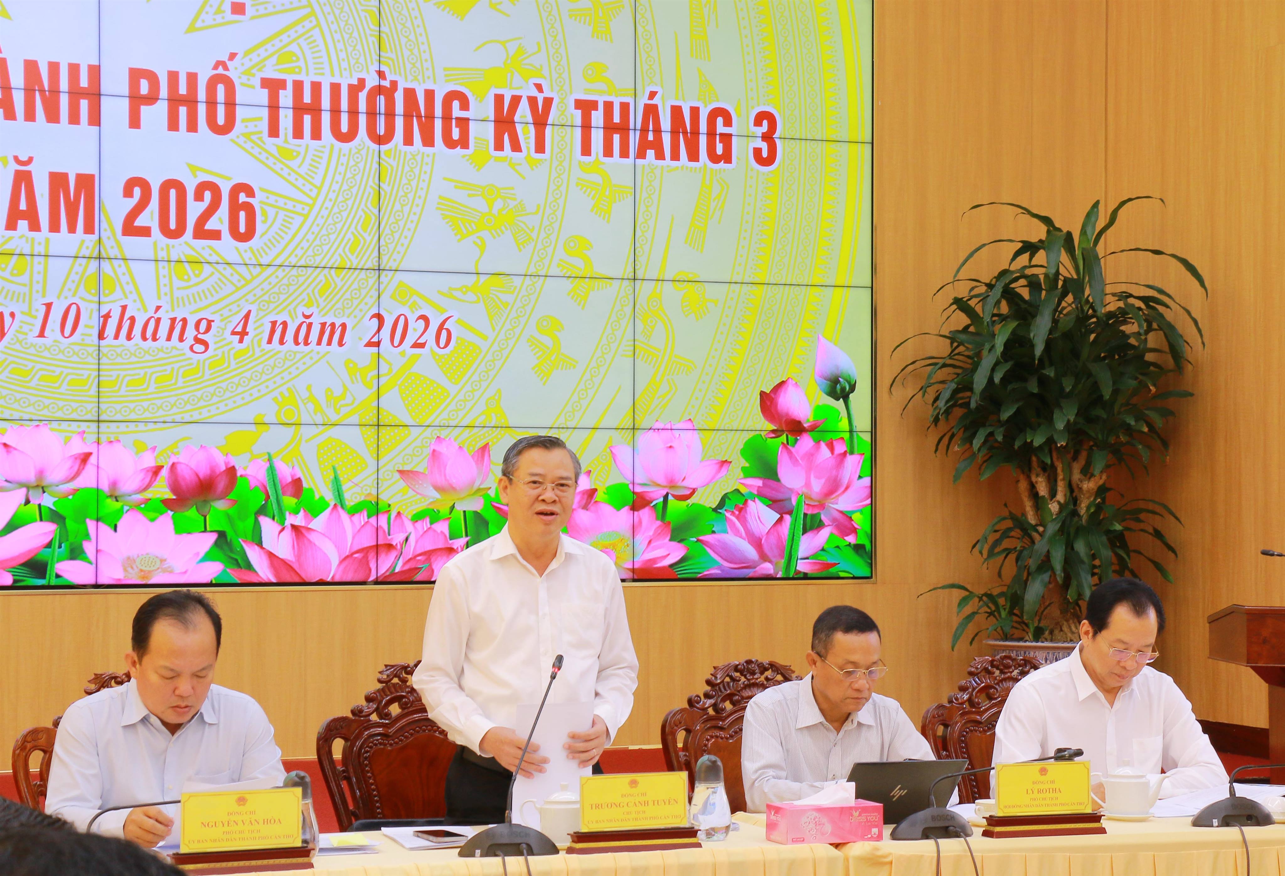 Cần Thơ: Tổ chức Phiên họp thành viên UBND đánh giá tình hình kinh tế - xã hội quý I và thảo luận nhiệm vụ trọng tâm quý II năm 2026
